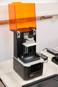 Przyrząd o nazwie drukarka 3D