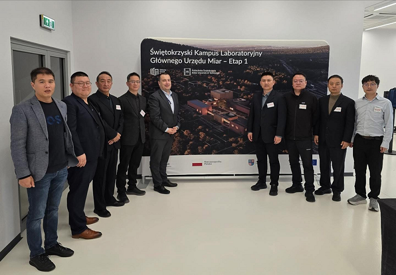 Chińscy metrolodzy z Jiangsu Institute of Metrology z wizytą w Świętokrzyskim Kampusie Laboratoryjnym Głównego Urzędu Miar